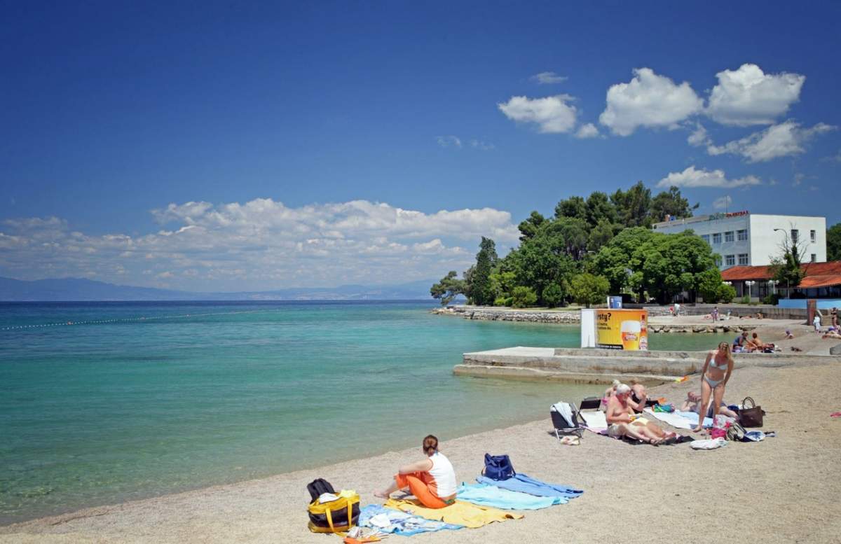 Gravel beach in Malinska